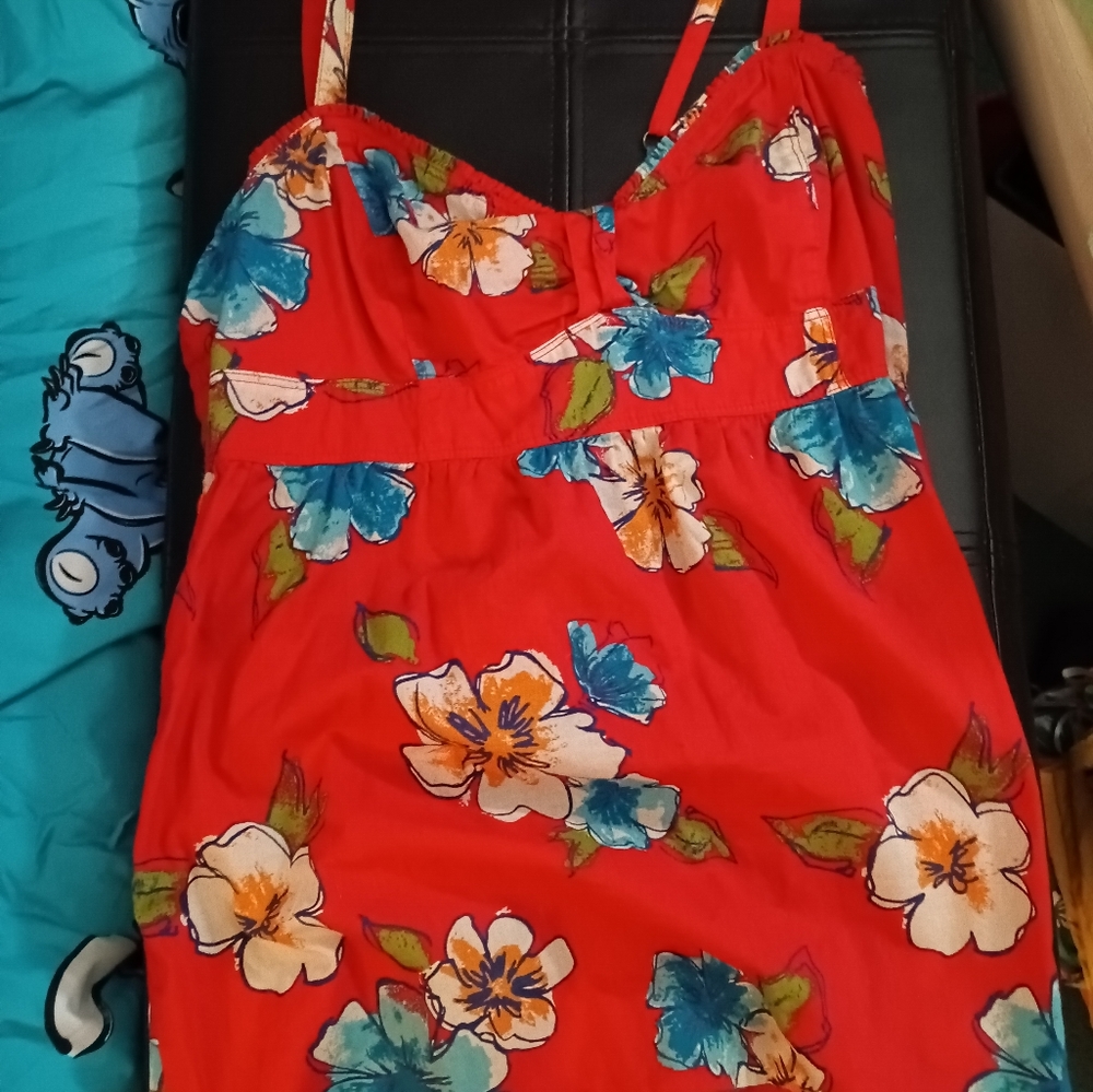 Lg spaghetti strap red top with flowers that flows out.